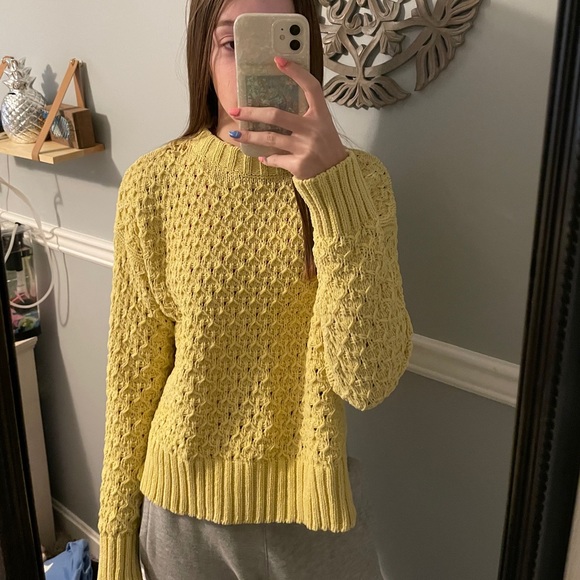 Yellow sweater - Picture 2 of 2